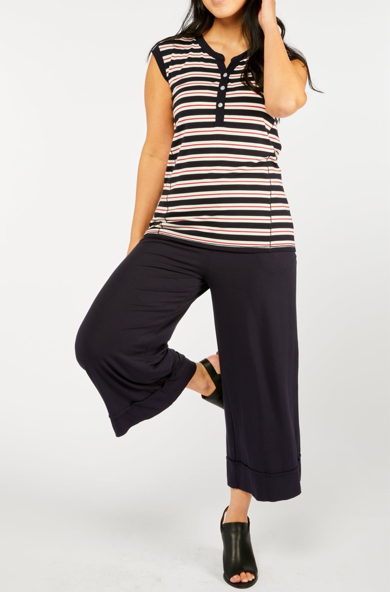 Sleeveless Henley - Sailor