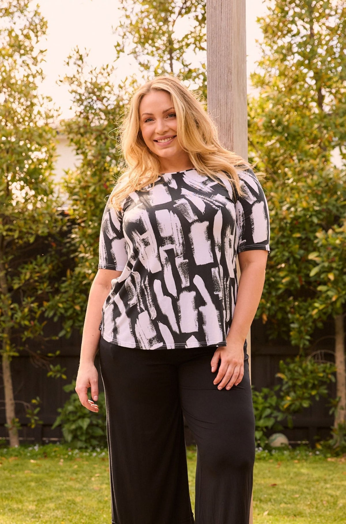 Elbow Swing Tee Sample | Brush Strokes
