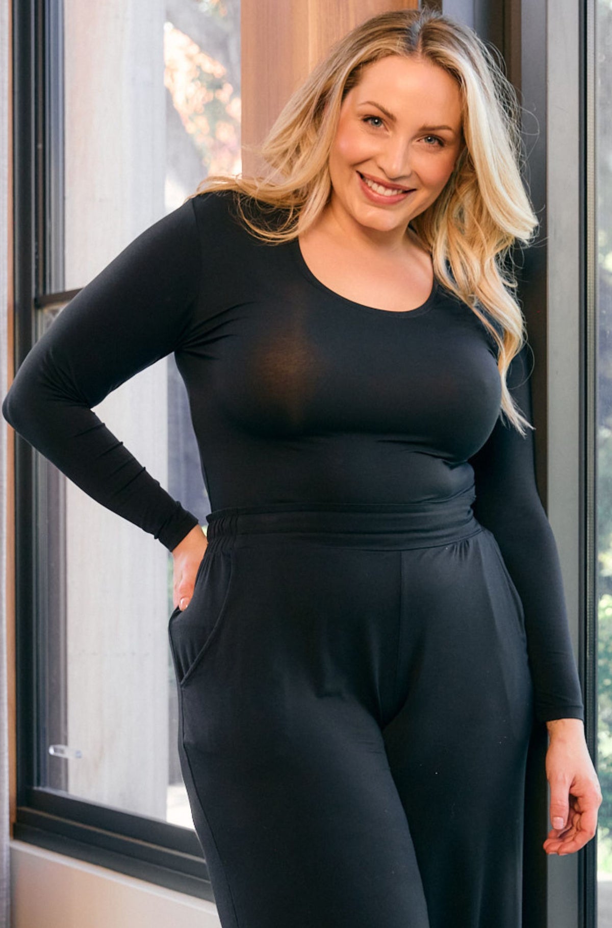 Scoop Neck Long Sleeve - Black