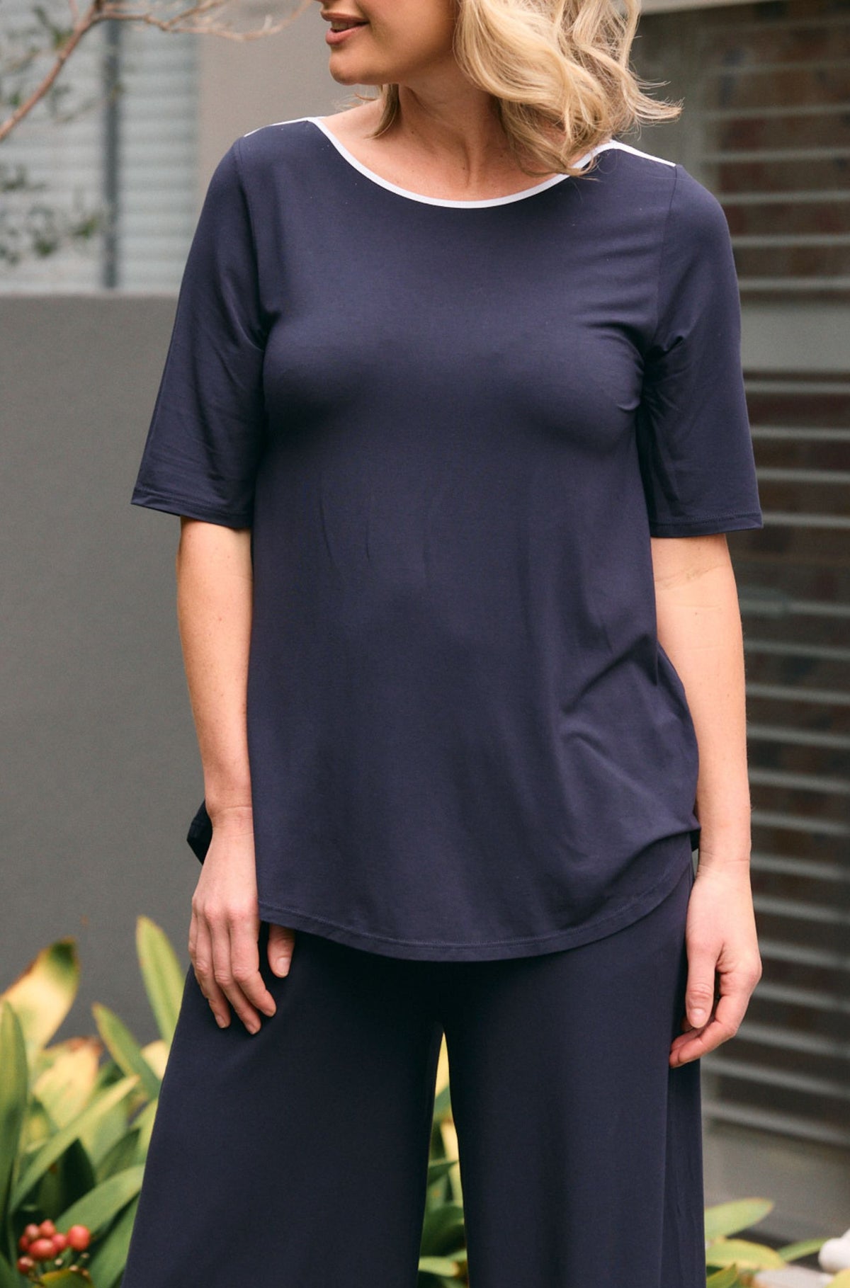 Elbow Swing Tee Sample | French Navy White Trim