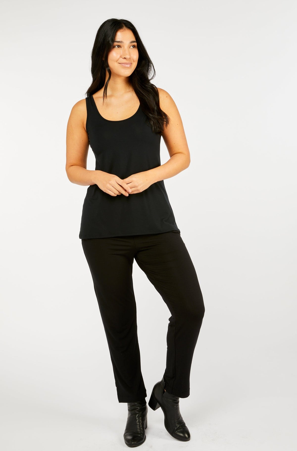 Relax Scoop Tank Black